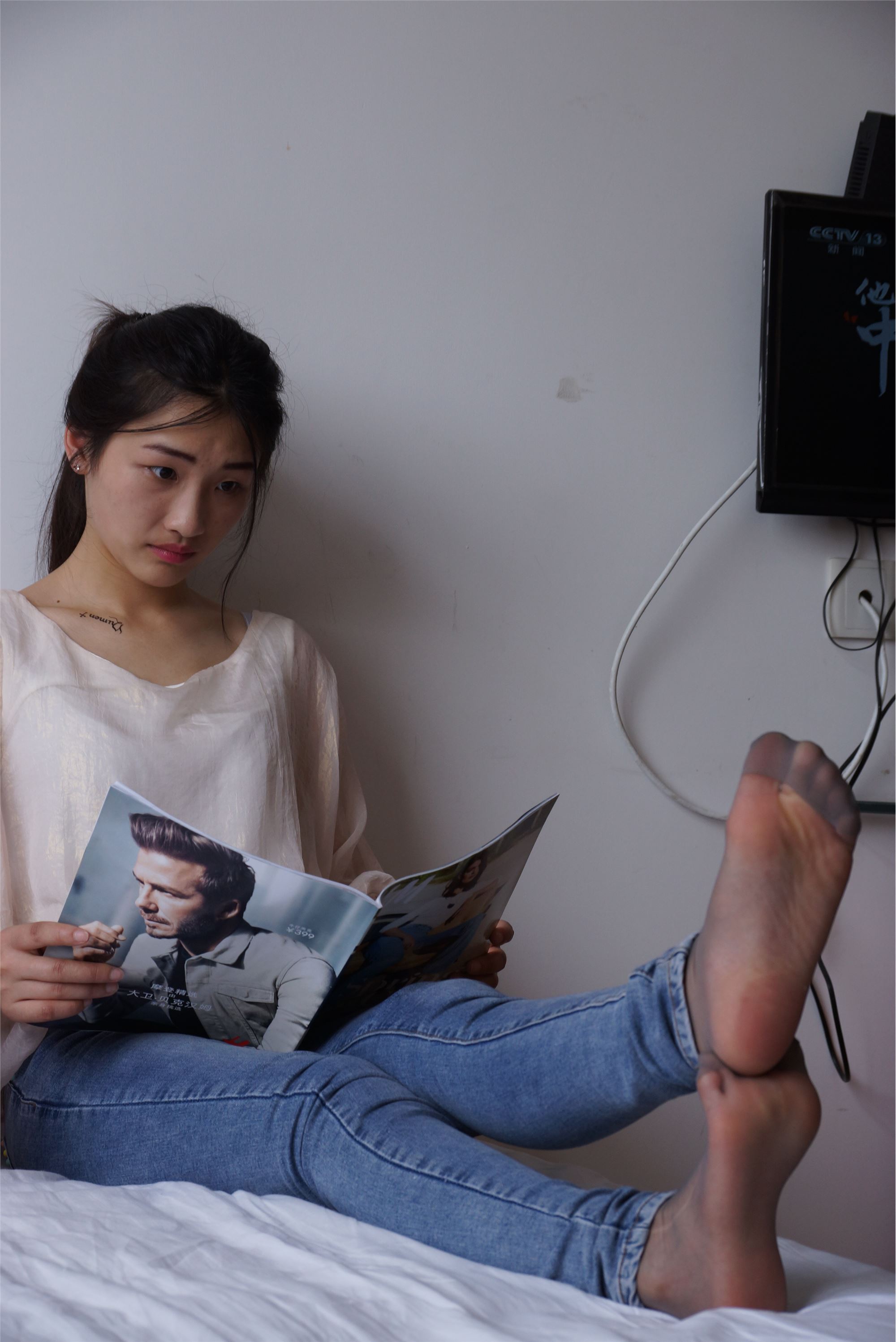 自由摄影 No.005 惬意的周末经典短灰丝陪你看看书